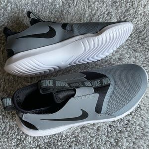 Kids Nike flexrunner sneakers Youth Size 5